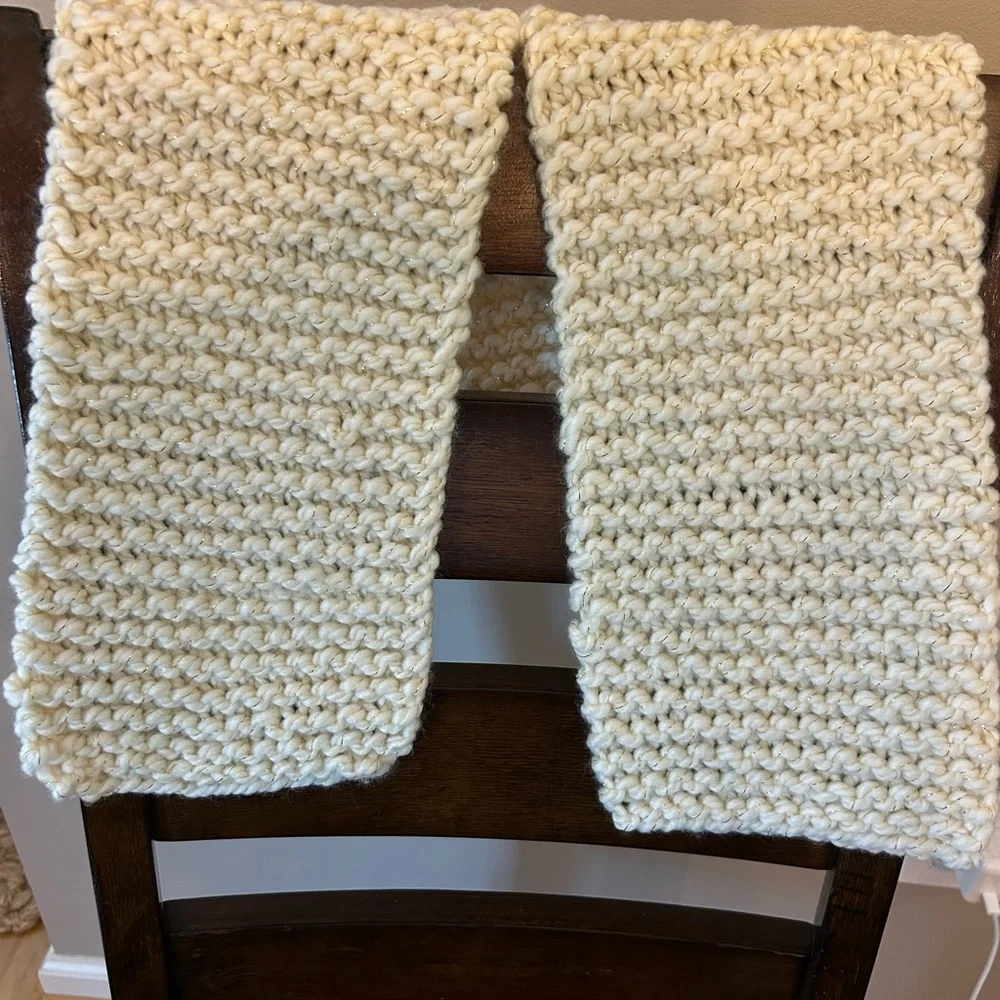 Handknit Cream Knit 🧣